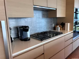 Photo #5: 202524318 Listing