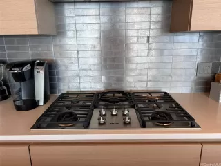 Photo #6: 202524318 Listing