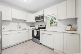 Photo #5: 202524354 Listing