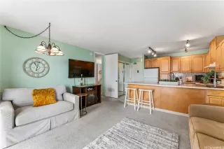 Photo #2: 202524368 Listing