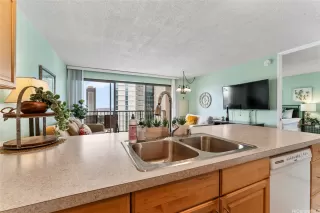 Photo #3: 202524368 Listing