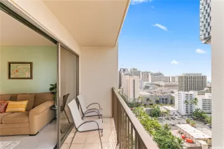 Photo #5: 202524368 Listing