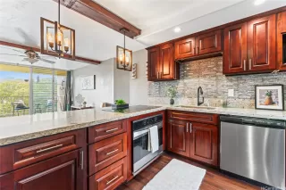 Photo #5: 202524373 Listing 