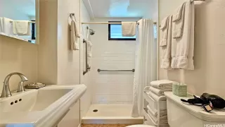 Photo #2: 202524415 Listing