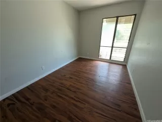 Photo #5: 202524485 Listing