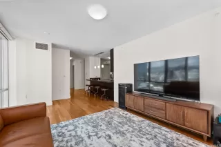 Photo #2: 202524496 Listing