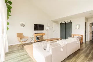 Photo #2: 202524517 Listing 