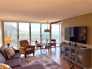 Photo #6: 202524565 Listing