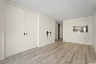 Photo #3: 202524572 Listing