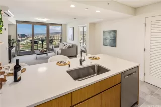 Photo #5: 202524727 Listing 