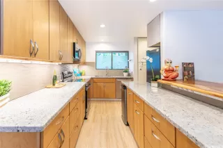 Photo #5: 202524814 Listing 