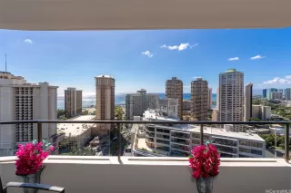 Photo #2: 202525015 Listing 