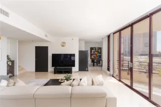 Photo #3: 202525131 Listing 