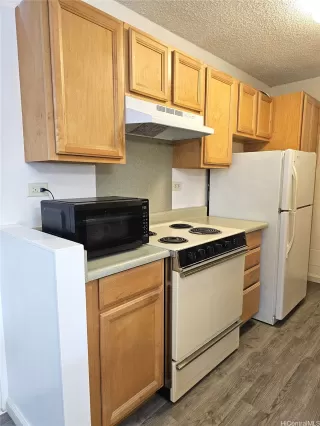 Photo #2: 202525258 Listing 