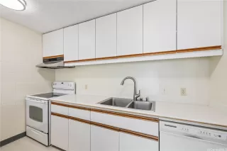 Photo #5: 202525314 Listing 