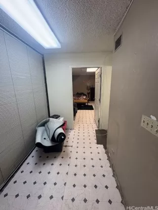 Photo #4: 202525405 Listing 