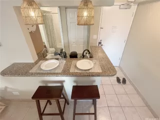 Photo #5: 202525409 Listing 