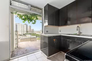 Photo #5: 202525525 Listing 