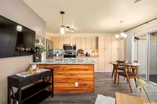 Photo #5: 202525532 Listing 