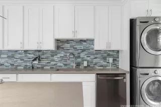 Photo #2: 202525547 Listing 