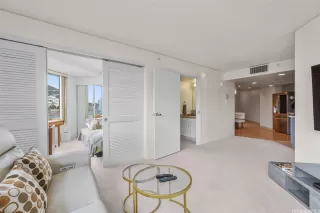 Photo #5: 202525741 Listing 