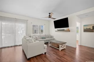 Photo #4: 202525941 Listing 