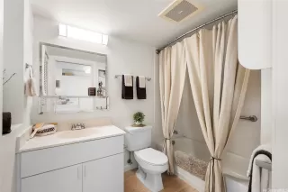 Photo #4: 202526015 Listing 