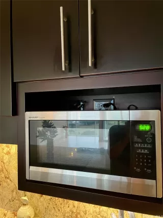 Photo #5: 202526023 Listing 