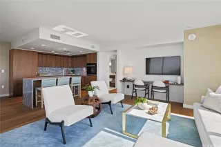 Photo #3: 202526028 Listing 