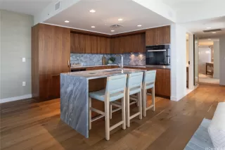 Photo #4: 202526028 Listing 