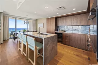 Photo #5: 202526028 Listing 