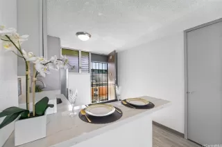 Photo #4: 202526029 Listing 