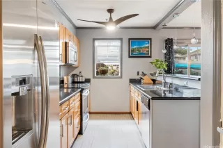 Photo #4: 202526035 Listing 