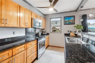 Photo #5: 202526035 Listing 