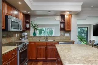 Photo #2: 202526063 Listing 