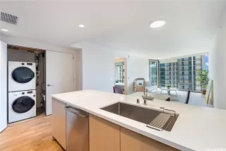 Photo #5: 202526143 Listing 