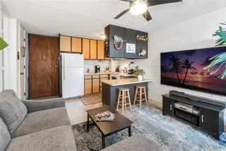 Photo #2: 202526147 Listing 