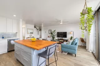 Photo #4: 202526176 Listing 