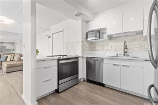 Photo #2: 202526178 Listing 