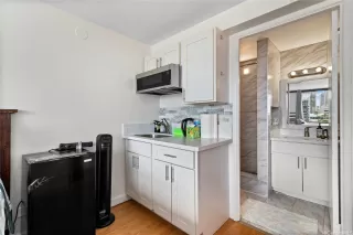 Photo #3: 202526180 Listing 