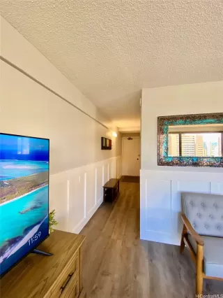 Photo #5: 202526193 Listing 