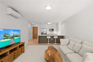 Photo #3: 202526204 Listing 