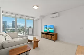 Photo #4: 202526204 Listing 