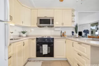 Photo #5: 202526279 Listing 