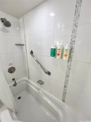 Photo #5: 202526302 Listing 