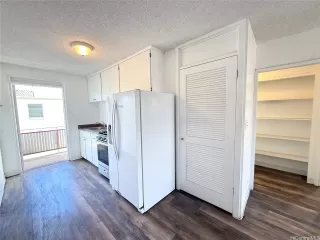 Photo #3: 202526371 Listing 