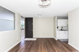 Photo #3: 202526421 Listing 