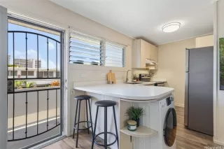 Photo #4: 202526438 Listing 