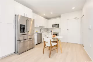 Photo #6: 202527502 Listing 