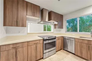 Photo #3: 202527619 Listing 